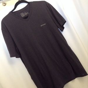 Columbia Men's V-Neck Pull Over Shirt